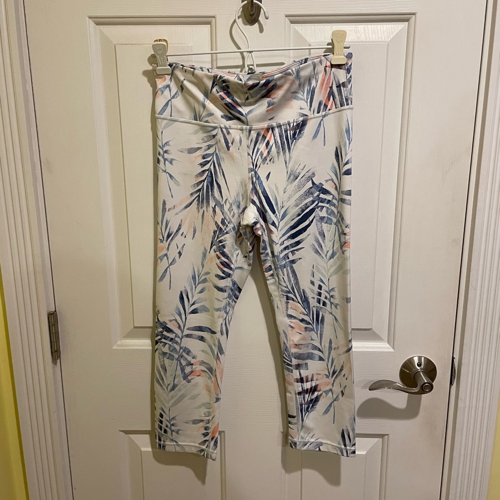 Gap patterned capri leggings